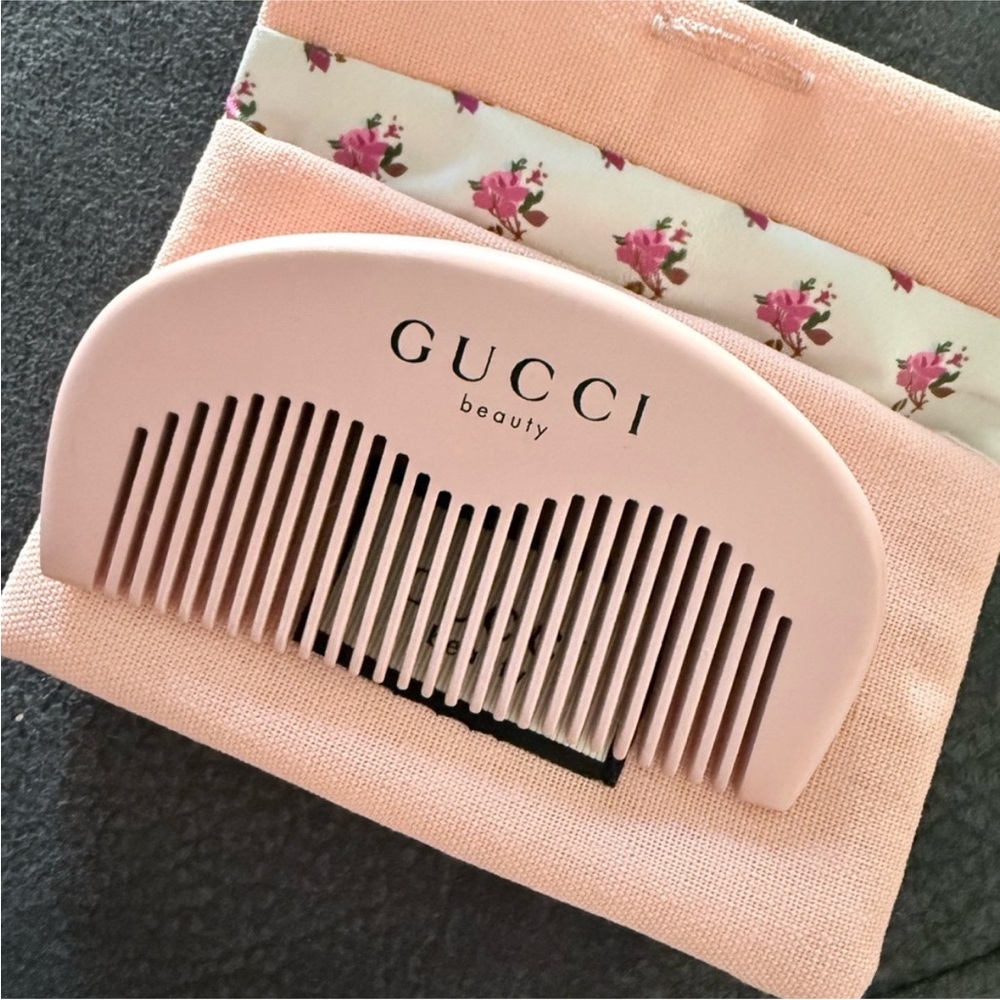Gucci Pink Beauty Comb new with pouch and sealed